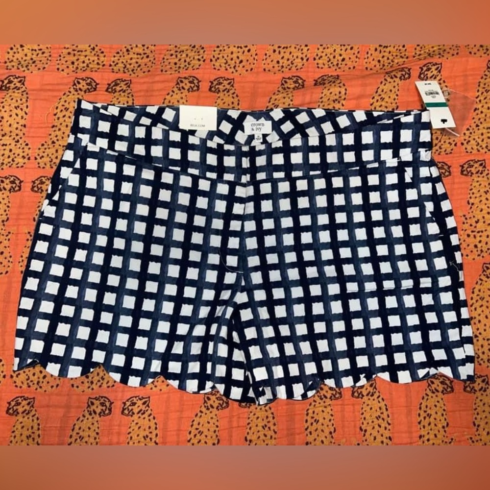 Crown and Ivy Shorts. Size 16. New with Tags. Scalloped Hem. Blue & white